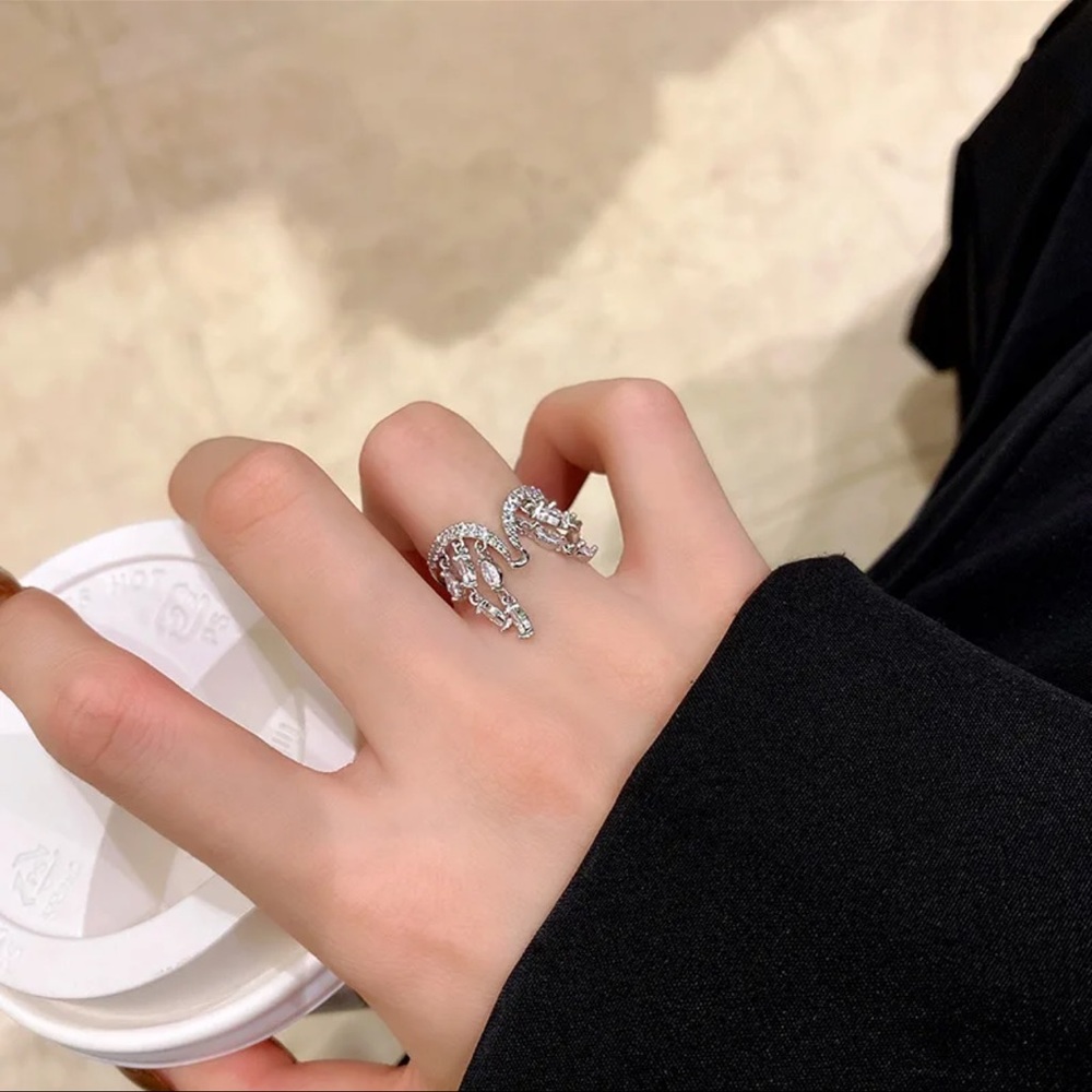 Beautiful Tassel Ring - Picture 5 of 5